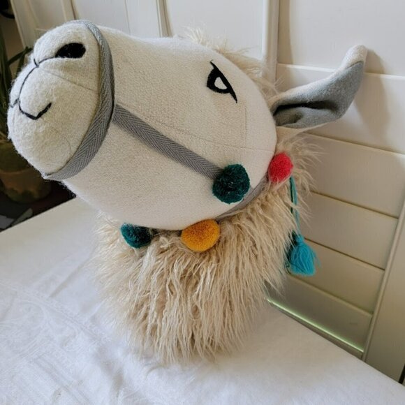 Target’s Pillowfort Llama Plush Bust Stuffed Head Children’s Animal Room Decor - Picture 3 of 8